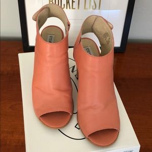 Steve Madden Nonstop Strap Sandal